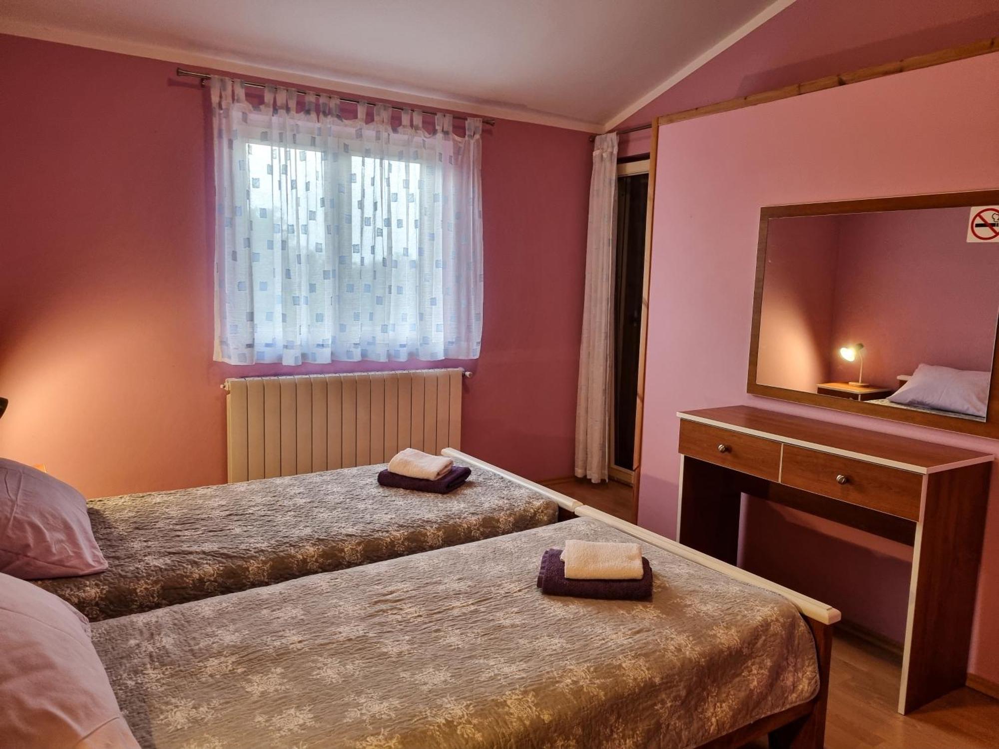 Juli No3 & No4 Apartment Mugeba Екстериор снимка